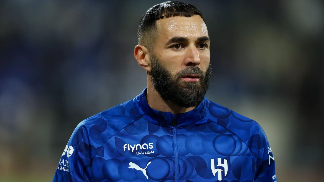 تصريحات بنزيما.. سر التنازل ومفاجآت إيمينالو الآسيوية تثير الجدل في الهلال